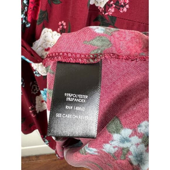 Torrid Burgundy Red Studio Knit Surplice Wrap Top Floral Short Sleeve V-Neck 5X - Picture 5 of 7